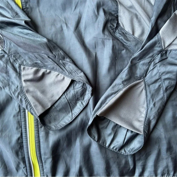 Columbia  Lightweight Stretchy Windbreaker Jacket - Picture 7 of 13